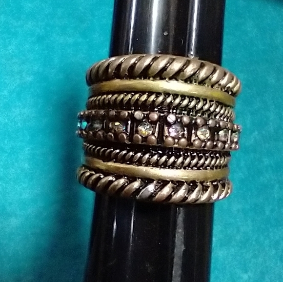 Elegant Gold-Tone Crystal Ring Small Vintage Wide - Picture 2 of 5